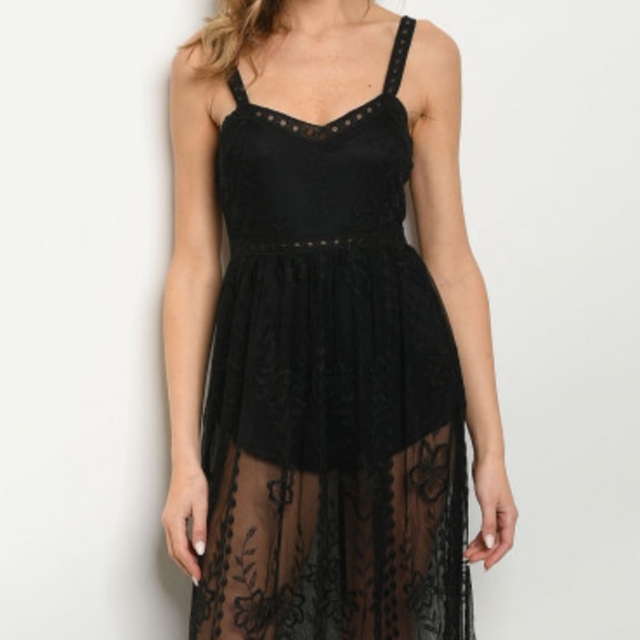 BLACK LACE & EMBROIDERY MAXI DRESS - Picture 2 of 3
